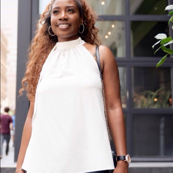 White blouse - Picture 2 of 3